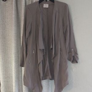 Elegant Women's Trench Coat in Taupe